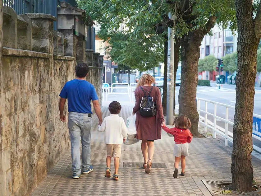 familia-paseando