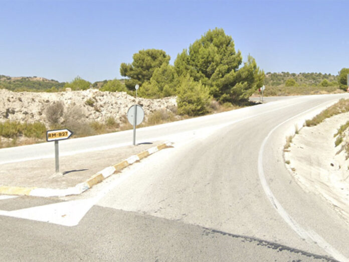 Imagen de la RM-B27 en el término municipal de Mula. niño de mula barqueros