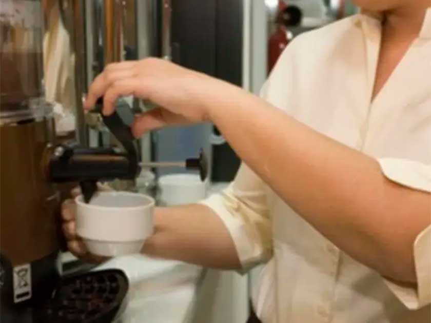 camarero-cafe